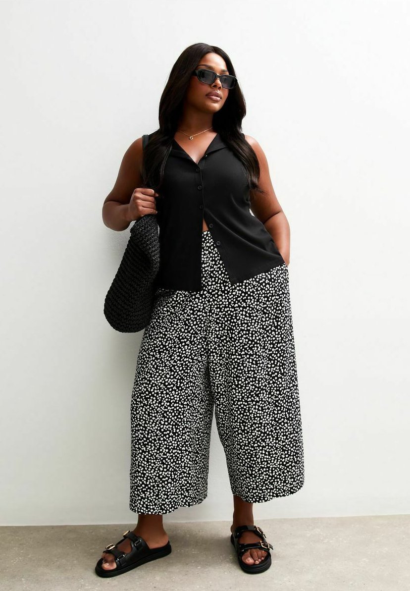 Брюки New Look Curves CURVES SPOT PRINT CROP, Black Pattern/Black
Брюки New Look Curves CURVES SPOT PRINT CROP, Black Pattern/Black