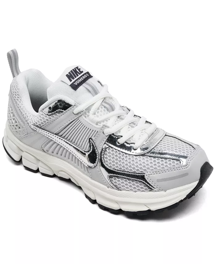 Детские повседневные кроссовки Vomero 5 от Finish Line Nike, белый
Детские повседневные кроссовки Vomero 5 от Finish Line Nike, белый