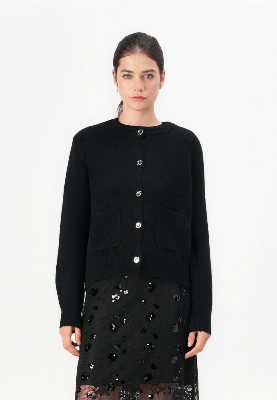 Кардиган Vero Moda VMNOVI O NECK BUTTON CARDIGAN, Black
Кардиган Vero Moda VMNOVI O NECK BUTTON CARDIGAN, Black