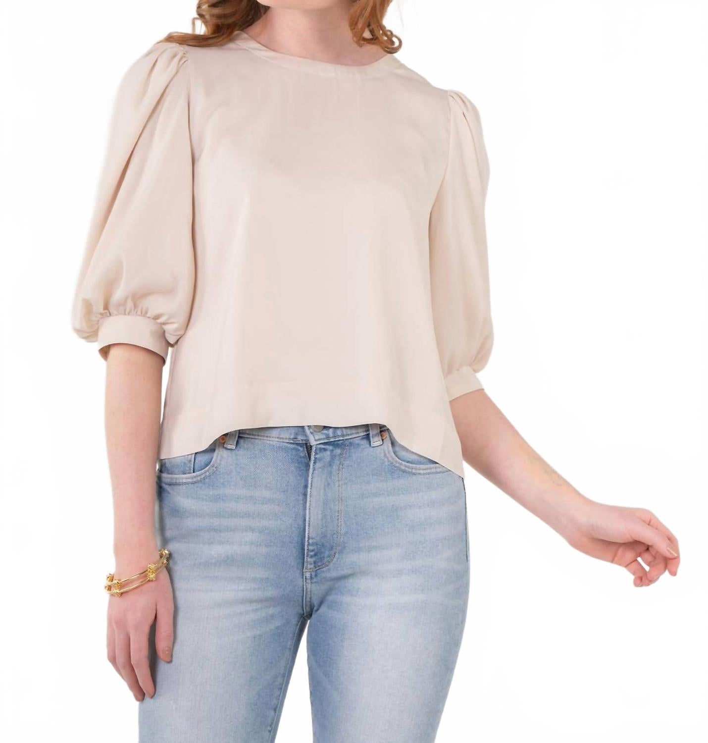 Блуза Bella с пышными рукавами в цвете песочной ракушки Emily McCarthy, Sandshell
Блуза Bella с пышными рукавами в цвете песочной ракушки Emily McCarthy, Sandshell