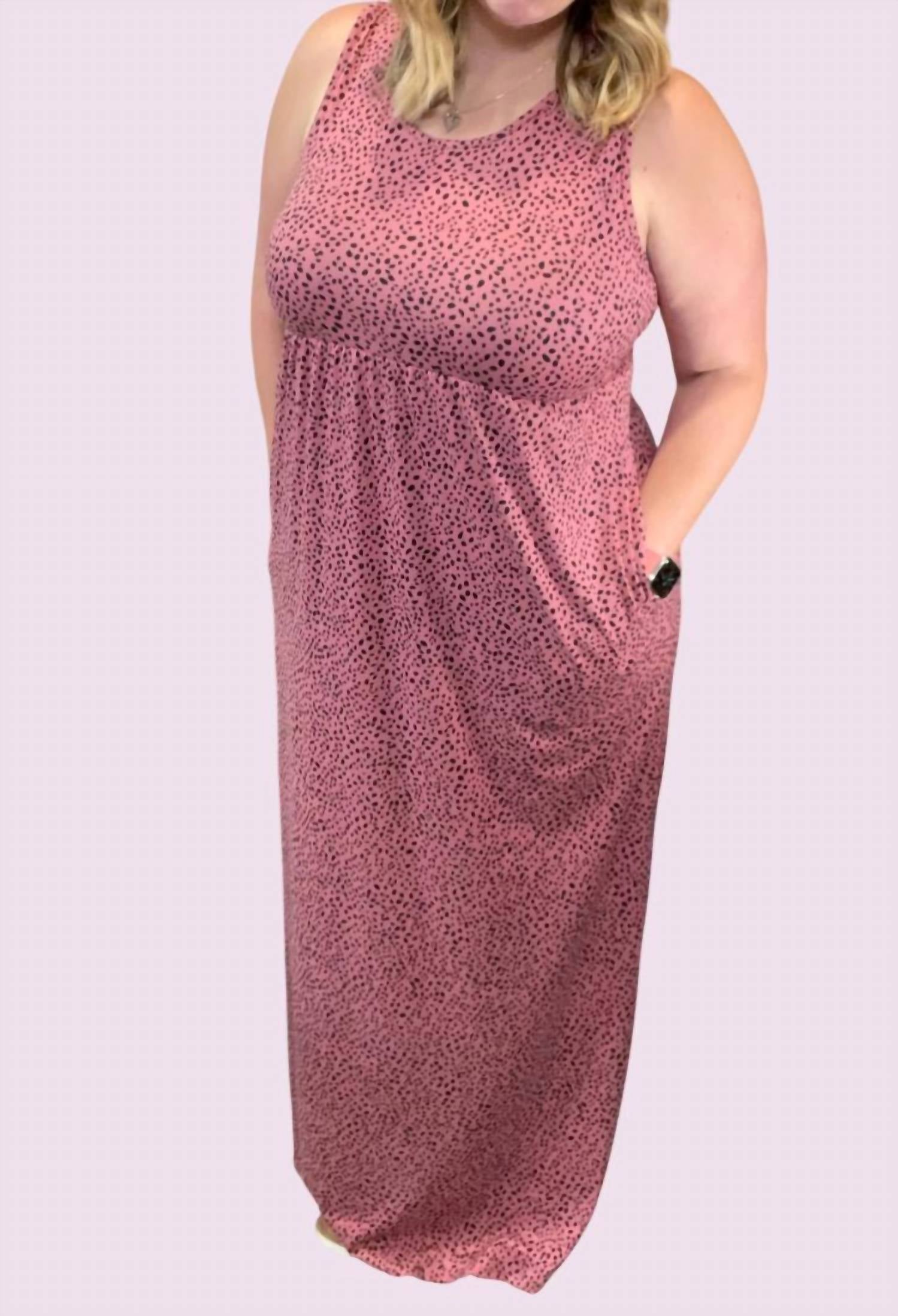 Макси-платье в розовый горошек Michelle Mae
Макси-платье в розовый горошек Michelle Mae