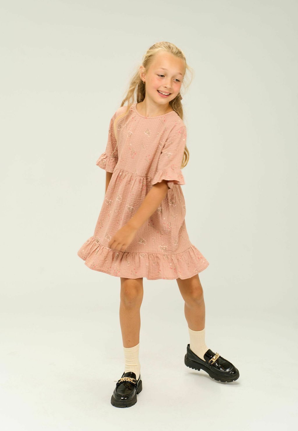 Повседневное платье OLINAM S_S The New, цвет Adobe Rose Aop
Повседневное платье OLINAM S_S The New, цвет Adobe Rose Aop