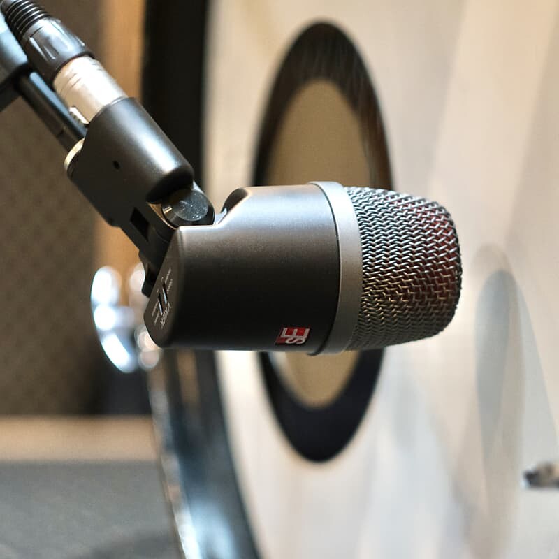 Динамический микрофон sE Electronics V KICK Supercardioid Dynamic Bass Drum Microphone
Динамический микрофон sE Electronics V KICK Supercardioid Dynamic Bass Drum Microphone