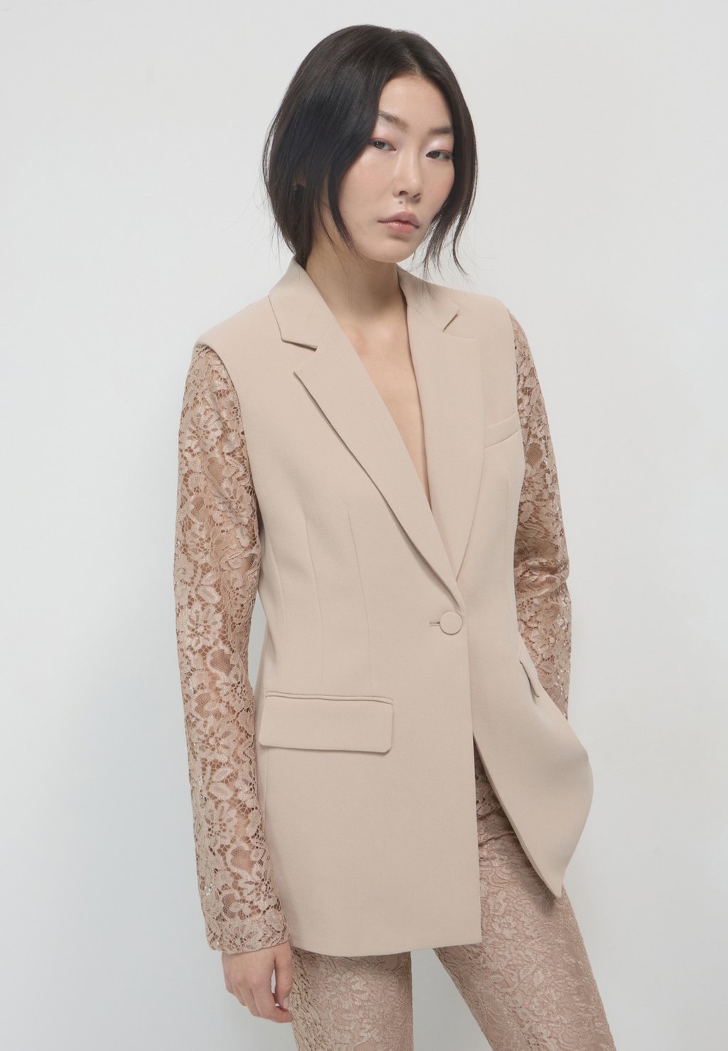 Блейзер MONOPETTO Calliope, бежевый 
Блейзер MONOPETTO Calliope, бежевый