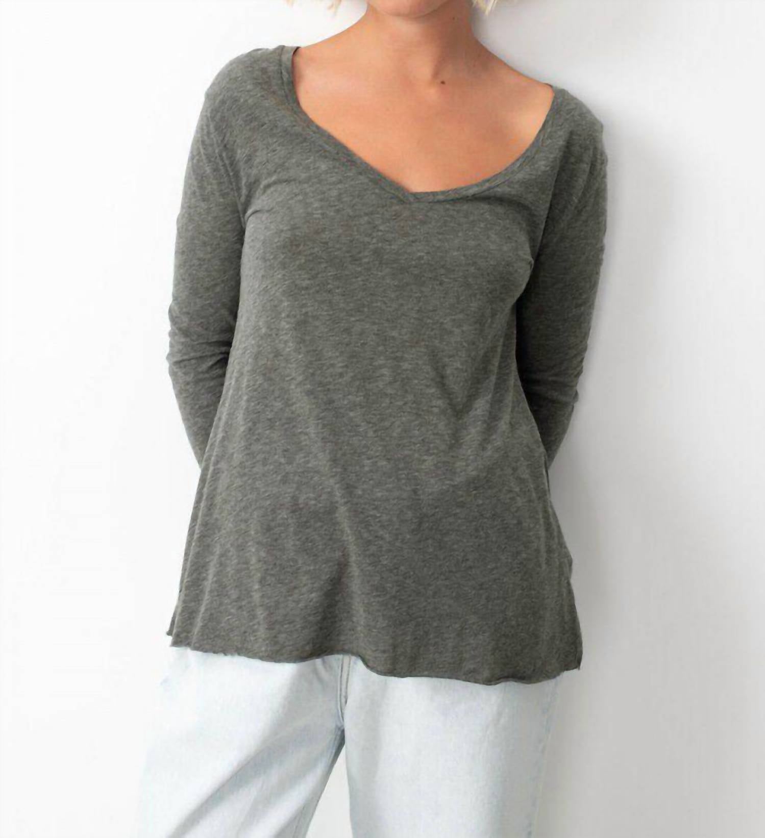 Футболка Jacksonville цвета меланжевого угля American Vintage, цвет melange charcoal
Футболка Jacksonville цвета меланжевого угля American Vintage, цвет melange charcoal