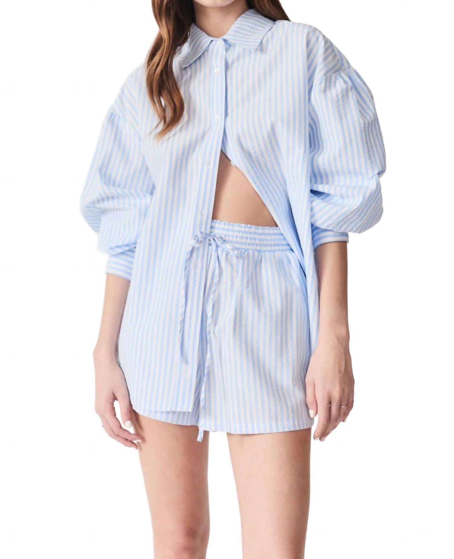 Эвора Шорты в полоску светло-голубые DELUC
Эвора Шорты в полоску светло-голубые DELUC