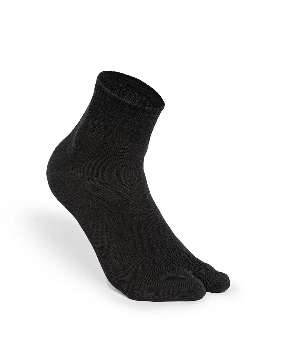 Мужские хлопковые носки до щиколотки черного цвета с разделением пальцев Punto Blanco
Мужские хлопковые носки до щиколотки черного цвета с разделением пальцев Punto Blanco