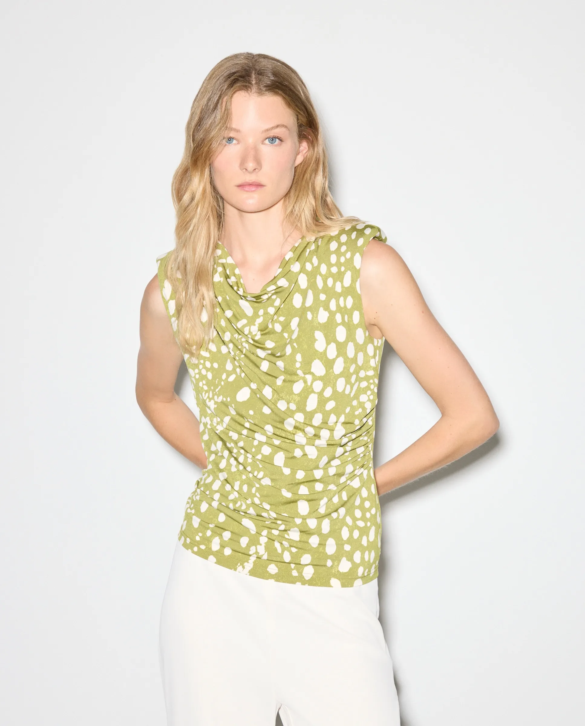 Женская футболка с драпировкой Woman El Corte Inglés, зеленый
Женская футболка с драпировкой Woman El Corte Inglés, зеленый