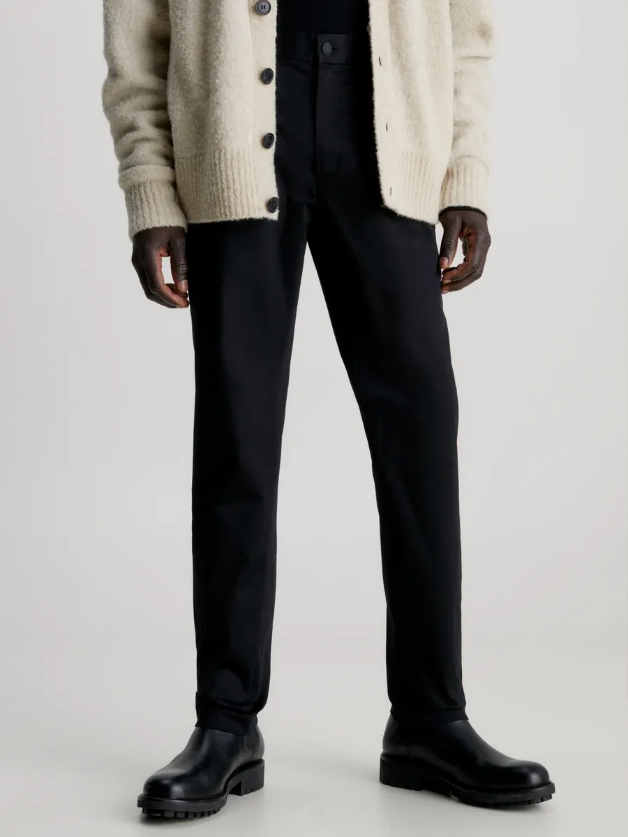 Брюки-чиносы Calvin Klein "SATEEN STRETCH SLIM CHINO", цвет Ck Black 
Брюки-чиносы Calvin Klein "SATEEN STRETCH SLIM CHINO", цвет Ck Black