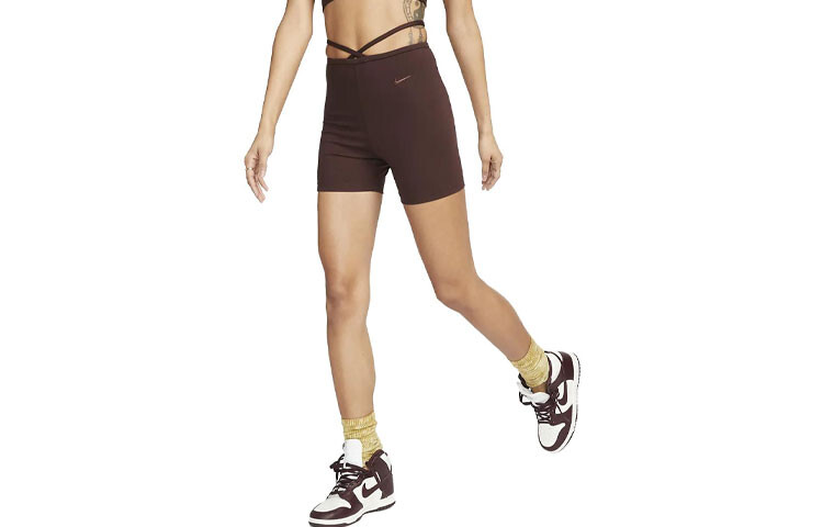 Спортивные шорты женские коричневые Nike
Спортивные шорты женские коричневые Nike