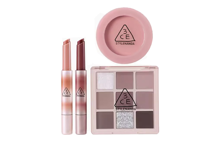 Набор косметики для женщин 3CE
Набор косметики для женщин 3CE