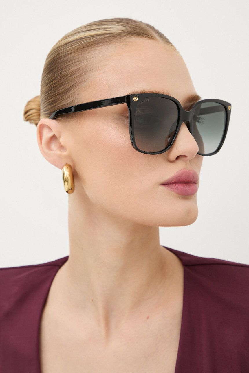 Солнцезащитные очки Gucci, черный
Солнцезащитные очки Gucci, черный