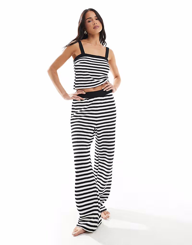 Трикотажные брюки с полосками на пуговицах черного цвета New Look
Трикотажные брюки с полосками на пуговицах черного цвета New Look