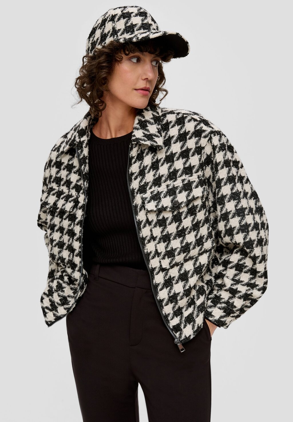 Кепка Mit Hahnentrittmuster s.Oliver, цвет schwarz
Кепка Mit Hahnentrittmuster s.Oliver, цвет schwarz