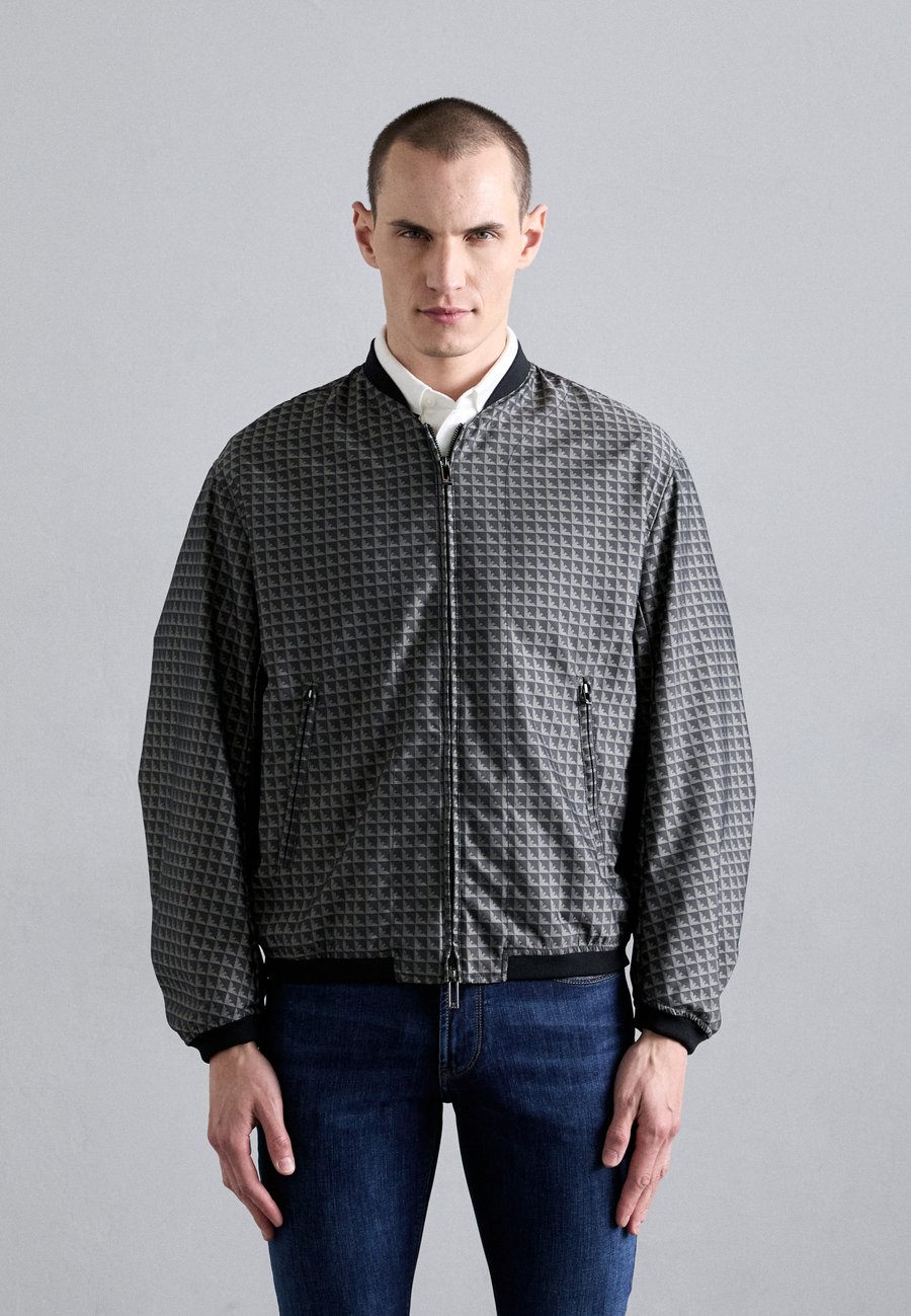 Куртка Emporio Armani Summer jacket, Black Ink/Dusty Olive/Grey
Куртка Emporio Armani Summer jacket, Black Ink/Dusty Olive/Grey