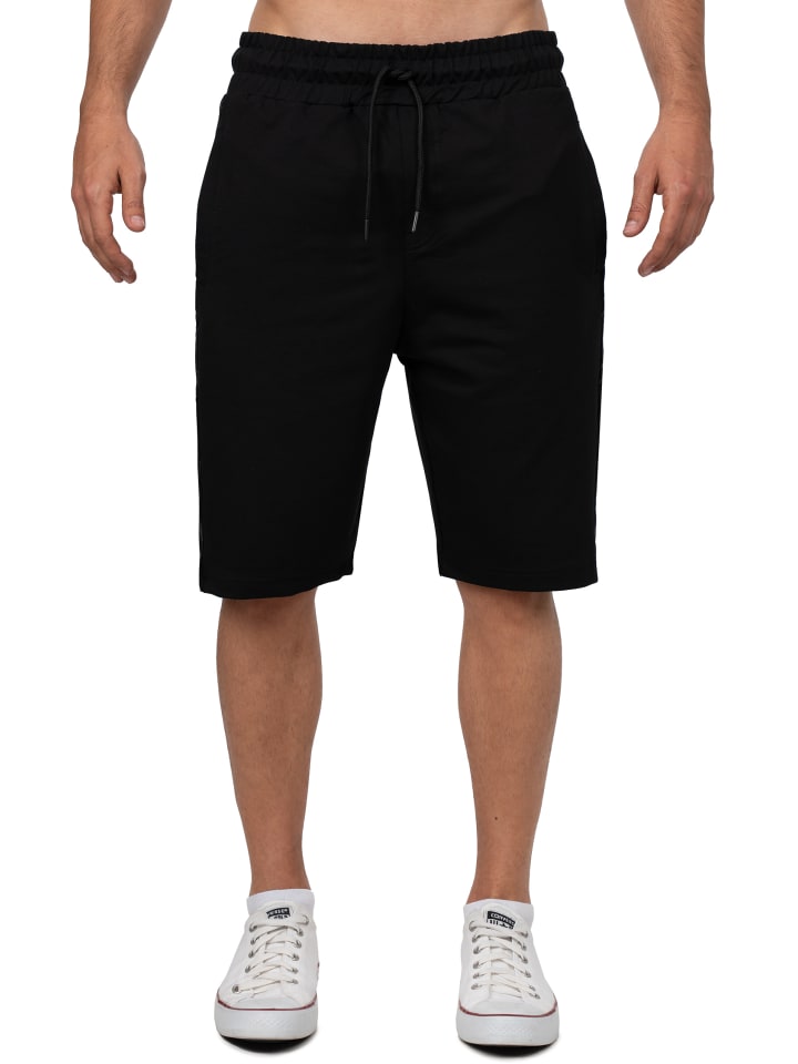 Шорты в черном Cipo & Baxx
Шорты в черном Cipo & Baxx