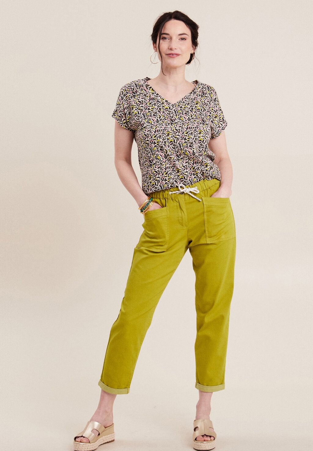 Брюки FLOCKIGE MIT KORDELZUG Breal, оливковый
Брюки FLOCKIGE MIT KORDELZUG Breal, оливковый