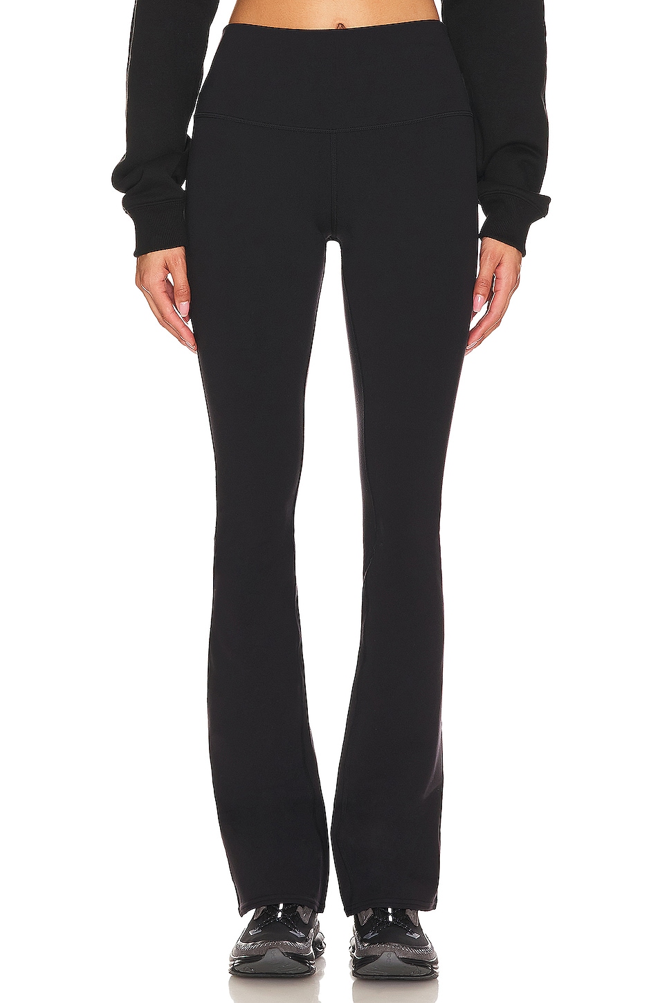 Леггинсы с высокой талией и аэрографом, расклешенные Alo, черный
Леггинсы с высокой талией и аэрографом, расклешенные Alo, черный