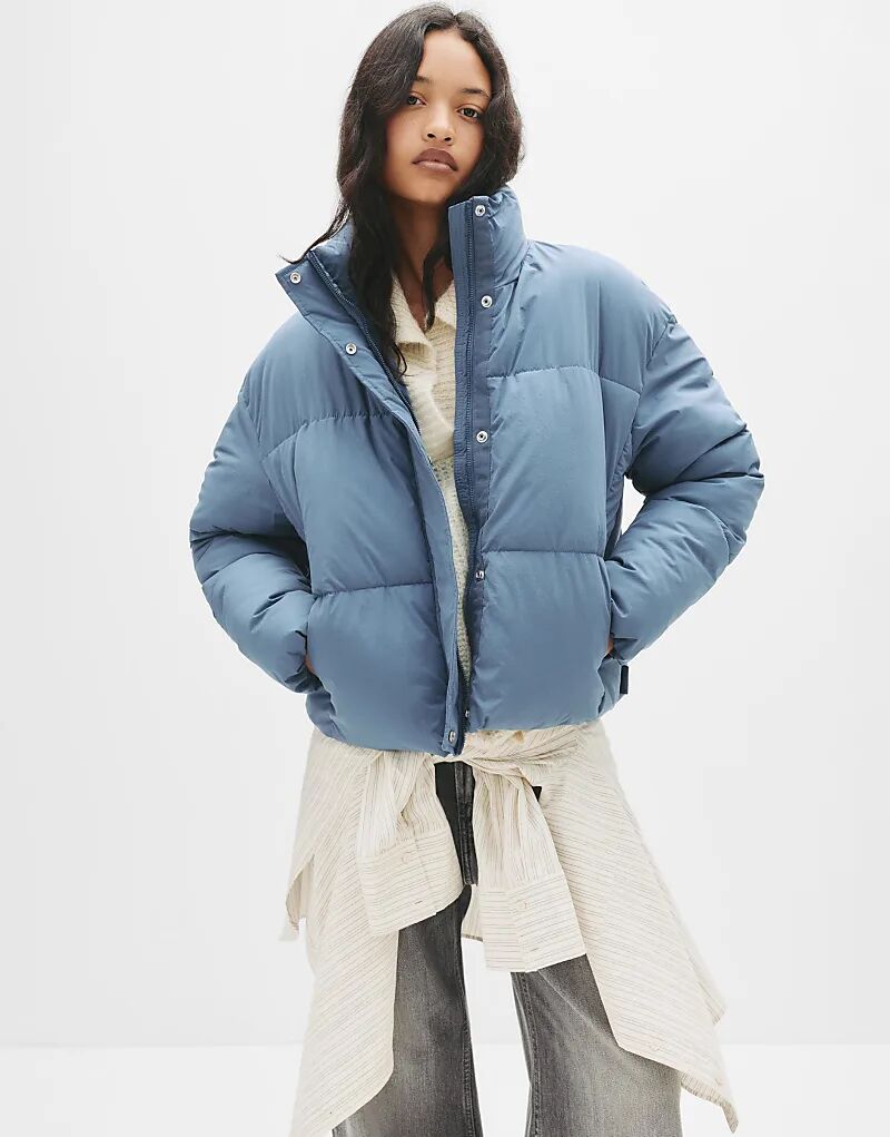 Стеганая куртка Pull&Bear с высоким воротом, средне-синего цвета
Стеганая куртка Pull&Bear с высоким воротом, средне-синего цвета