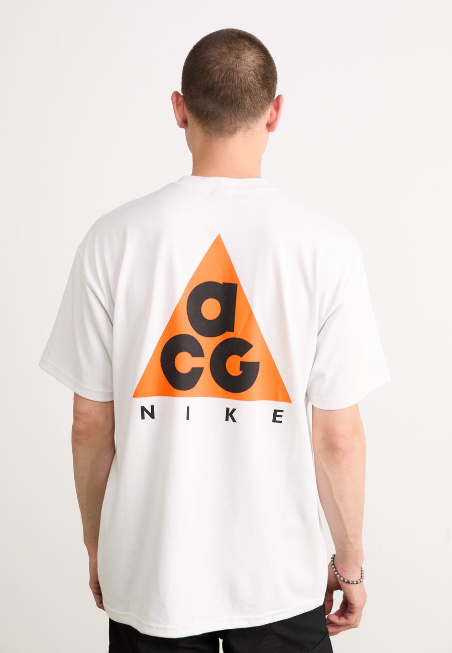 Футболка Nike ACG M ACG DF LBR HBR TRI, Summit White/White, Белый, Футболка Nike ACG M ACG DF LBR HBR TRI, Summit White/White
Футболка Nike ACG M ACG DF LBR HBR TRI, Summit White/White, Белый, Футболка Nike ACG M ACG DF LBR HBR TRI, Summit White/White