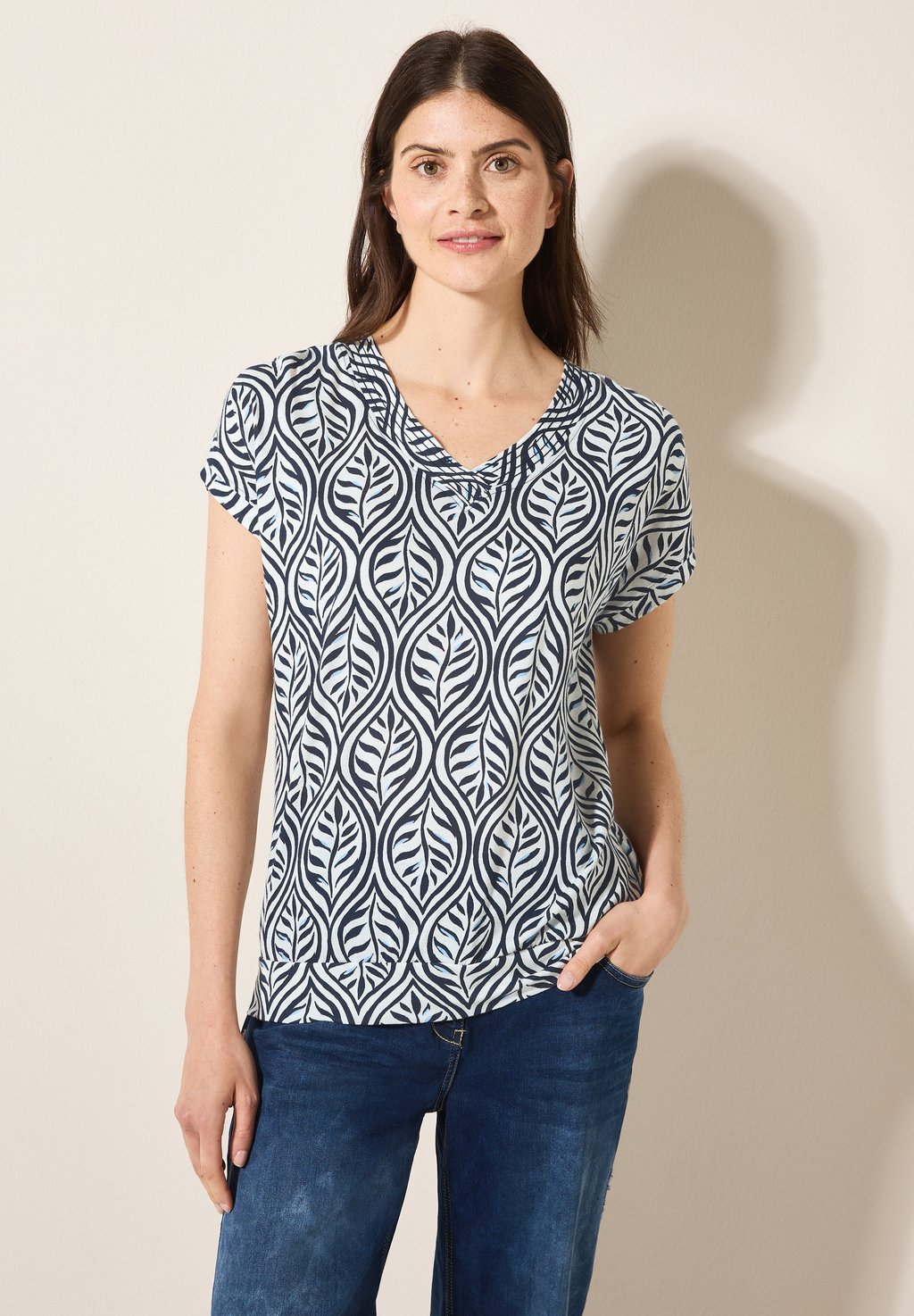 Футболка с принтом V-NECK Cecil, цвет Blau
Футболка с принтом V-NECK Cecil, цвет Blau