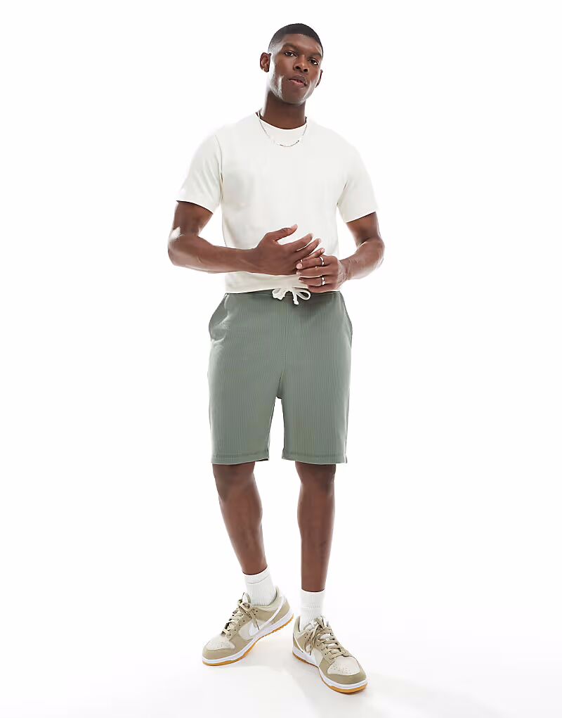 Большие вафельные шорты ASOS DESIGN цвета хаки
Большие вафельные шорты ASOS DESIGN цвета хаки