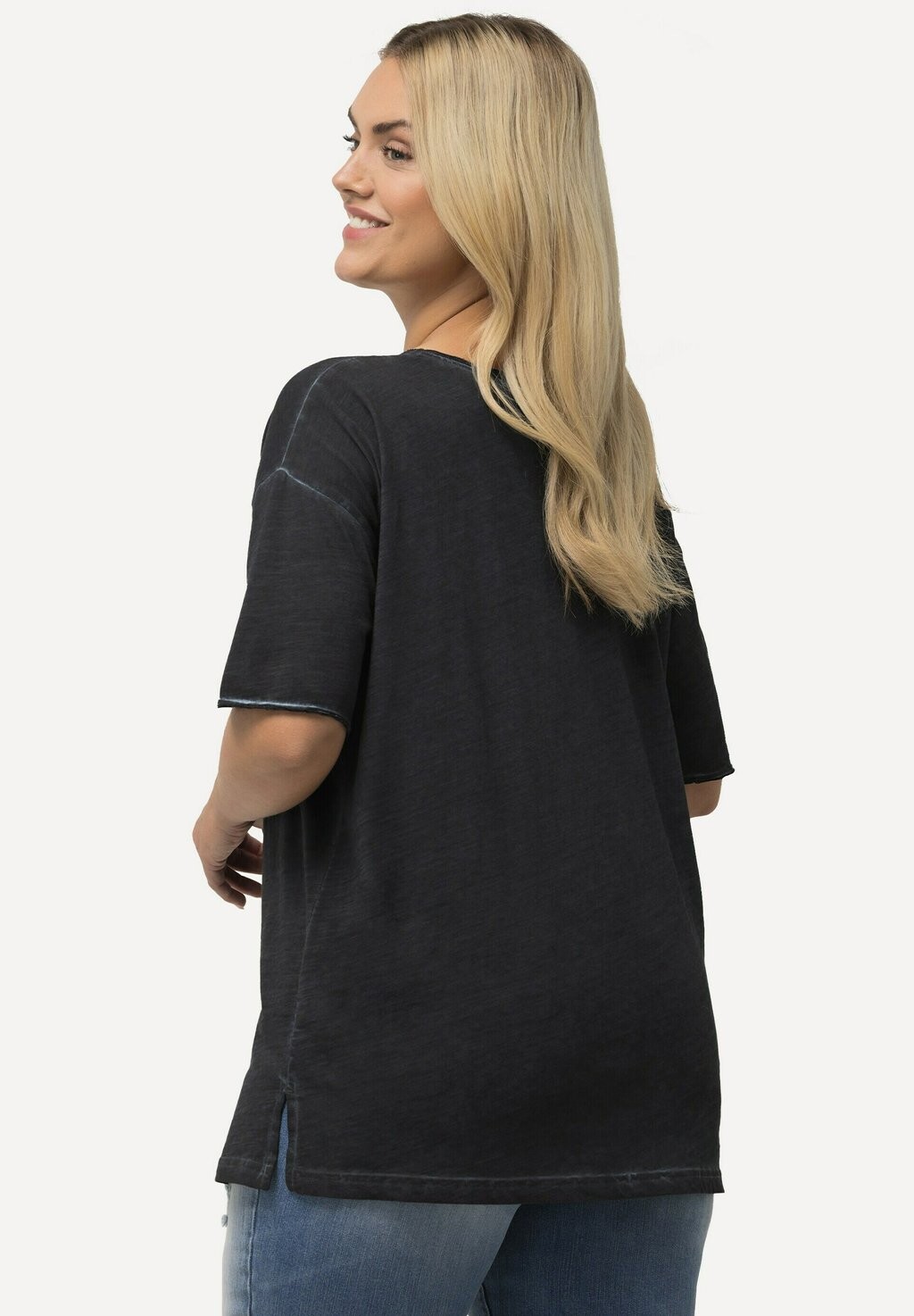 Базовая футболка COLD-DYED SHORT SLEEVE V-NECK Ulla Popken, темно-синий
Базовая футболка COLD-DYED SHORT SLEEVE V-NECK Ulla Popken, темно-синий