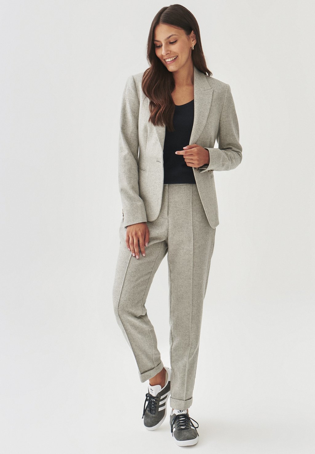 Чиносы SUMKO TATUUM, светло-серый
Чиносы SUMKO TATUUM, светло-серый