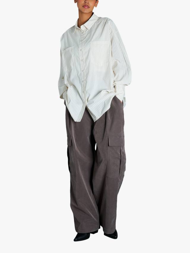 Утилитарные парашютные брюки EAST 42ND, Mocha
Утилитарные парашютные брюки EAST 42ND, Mocha