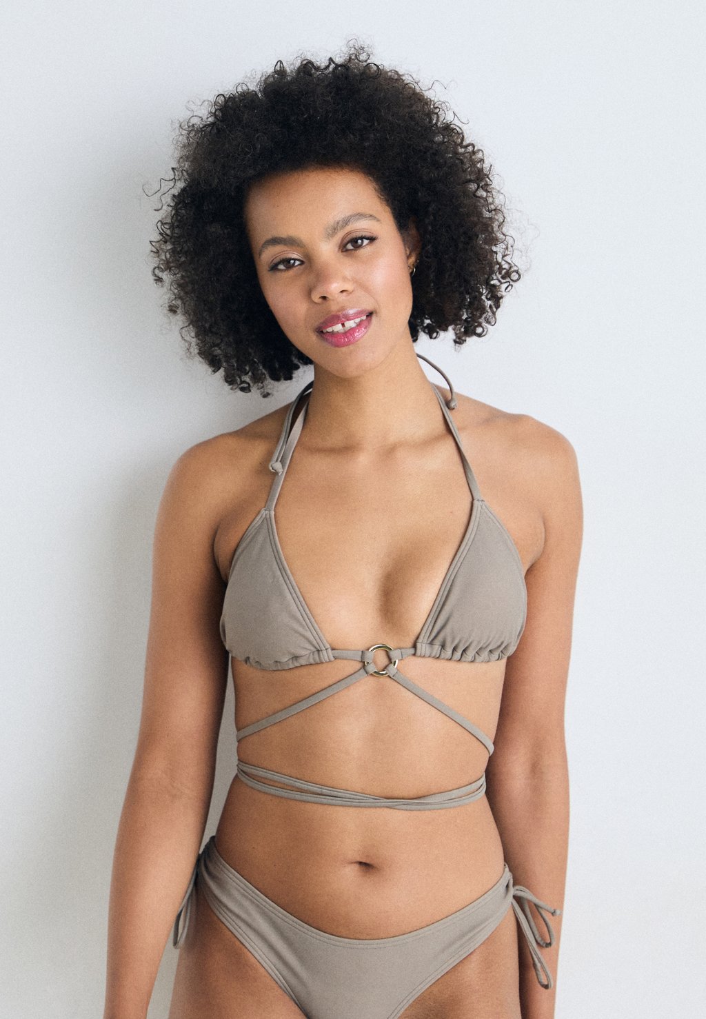 Верх бикини TRIANGLE LASCANA, бежевый
Верх бикини TRIANGLE LASCANA, бежевый