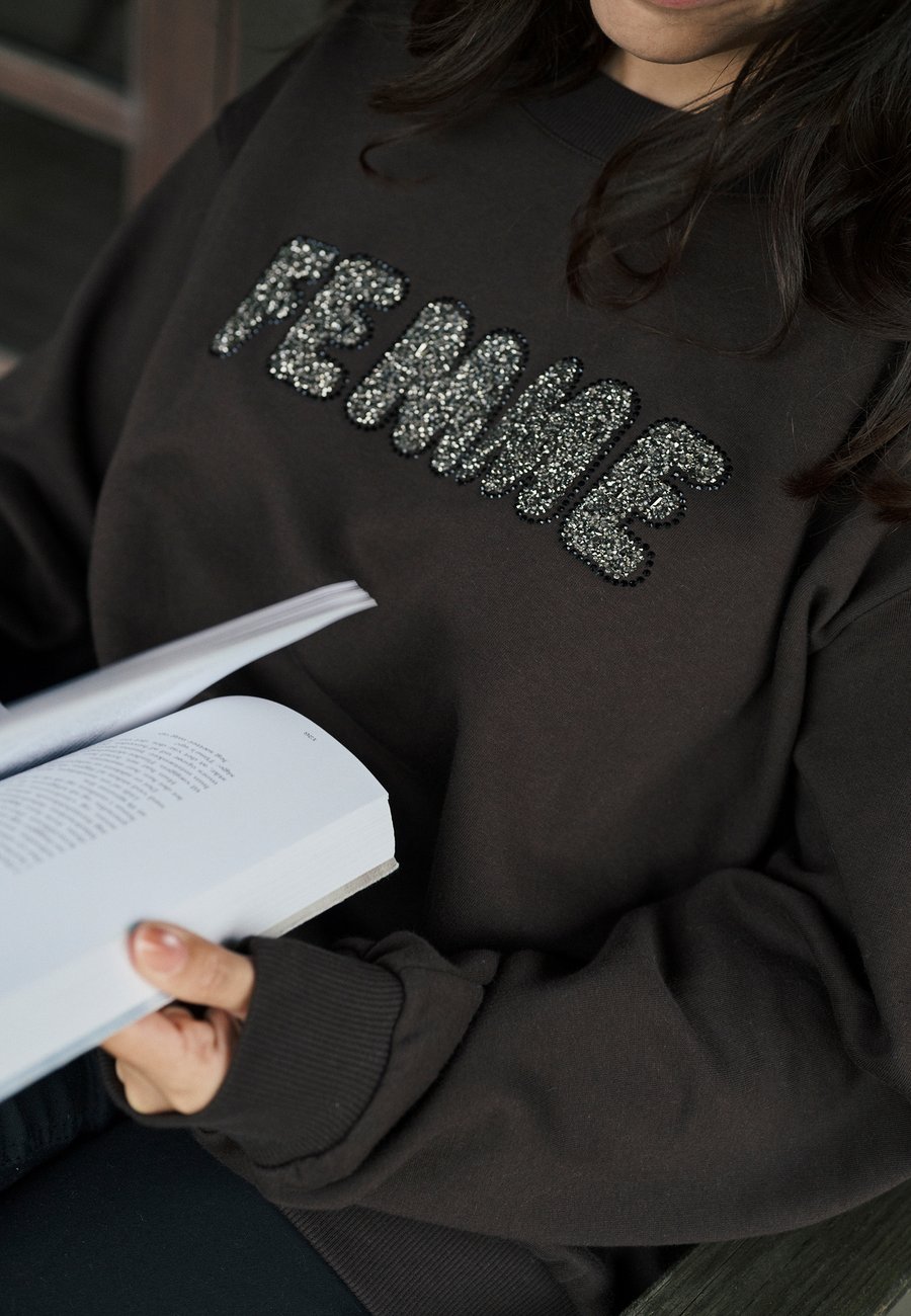 Толстовка Kaffe Curve KCelise Sweatshirt, Black Coffee/Brown, Черный, Толстовка Kaffe Curve KCelise Sweatshirt, Black Coffee/Brown
Толстовка Kaffe Curve KCelise Sweatshirt, Black Coffee/Brown, Черный, Толстовка Kaffe Curve KCelise Sweatshirt, Black Coffee/Brown