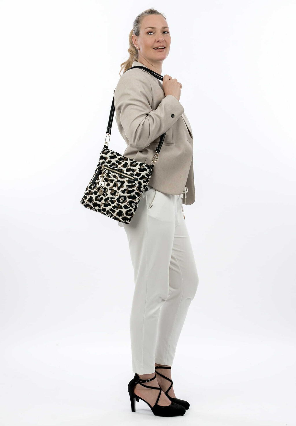 Сумка через плечо Across body bag SURI FREY, бежевый
Сумка через плечо Across body bag SURI FREY, бежевый