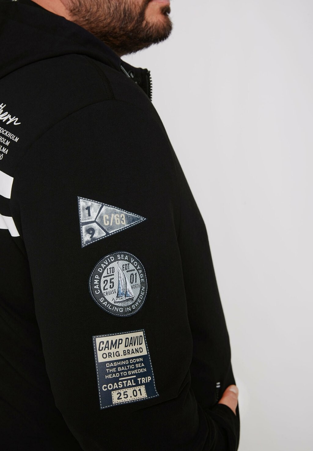 Толстовка на молнии MIT LABEL-APPLIKATIONEN Camp David, черный
Толстовка на молнии MIT LABEL-APPLIKATIONEN Camp David, черный