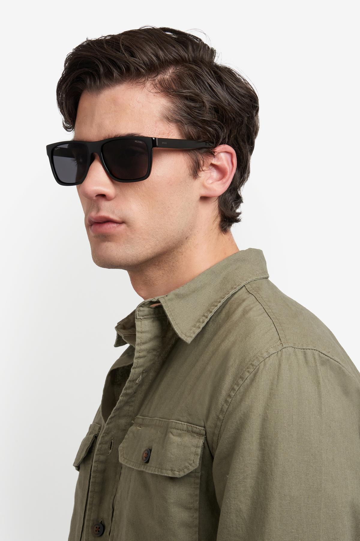 Мужские солнцезащитные очки BOSS 1759-G-S HUGO BOSS
Мужские солнцезащитные очки BOSS 1759-G-S HUGO BOSS