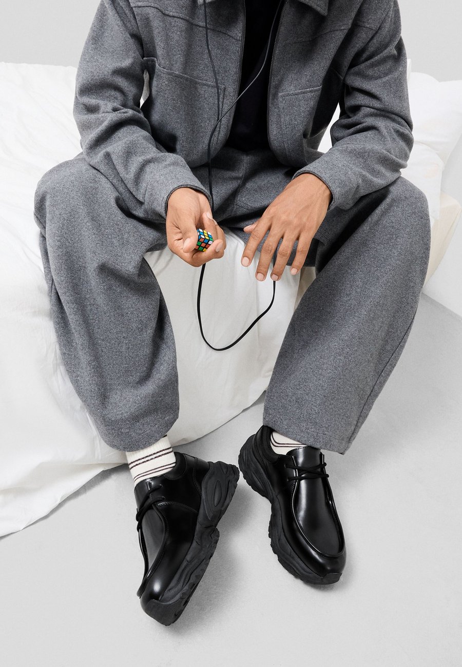 Кроссовки Bershka CHUNKY HYBRID, Black
Кроссовки Bershka CHUNKY HYBRID, Black