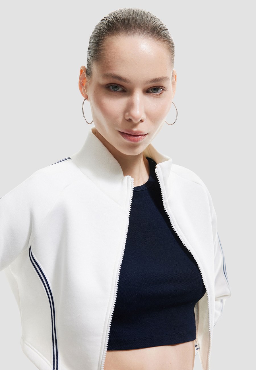 Толстовка Koton CROP, Beige
Толстовка Koton CROP, Beige