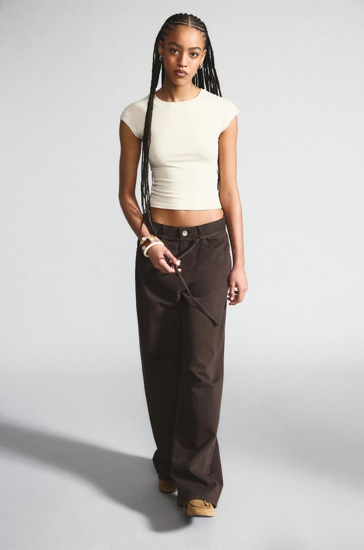 Приталенная футболка с длинными рукавами Pull And Bear, экрю
Приталенная футболка с длинными рукавами Pull And Bear, экрю