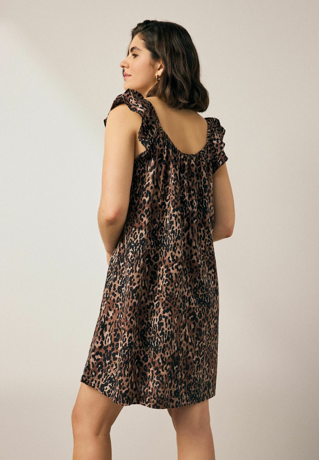 Повседневное платье TALL FIT -V-NECK RUFFLE SLEEVE Next, коричневый
Повседневное платье TALL FIT -V-NECK RUFFLE SLEEVE Next, коричневый