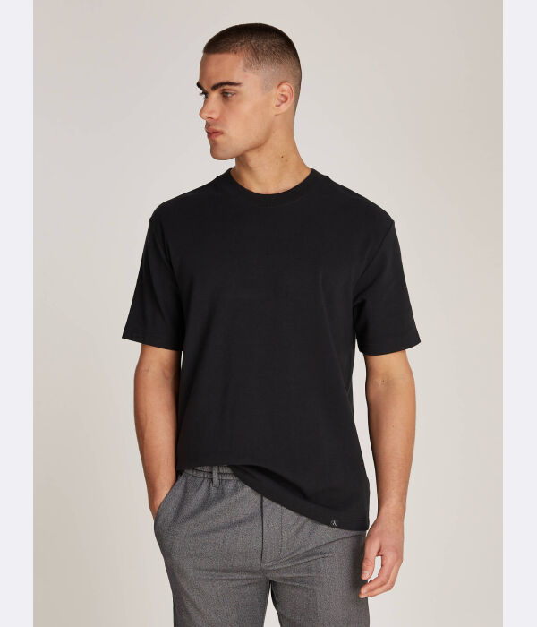 Футболка мужская Calvin Klein Jeans однотонная базовая, черный
Футболка мужская Calvin Klein Jeans однотонная базовая, черный