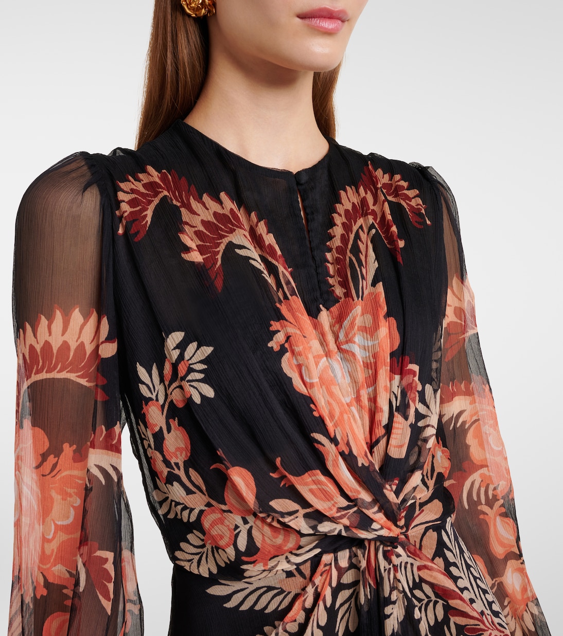 Шелковое платье миди с цветочным принтом Etro, Print On Black Base
Шелковое платье миди с цветочным принтом Etro, Print On Black Base