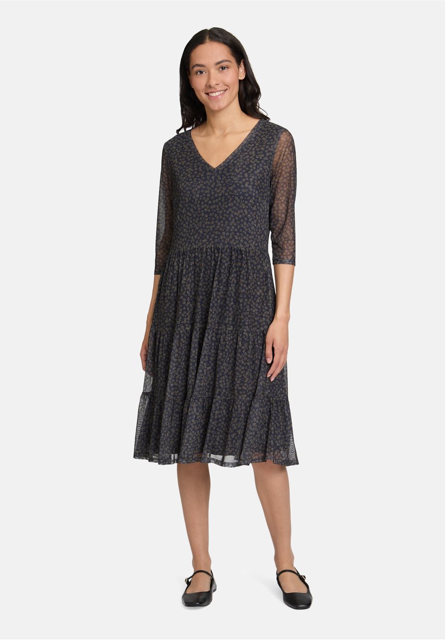 Платье Vera Mont MIT STUFEN, Blau Khaki/Blue
Платье Vera Mont MIT STUFEN, Blau Khaki/Blue