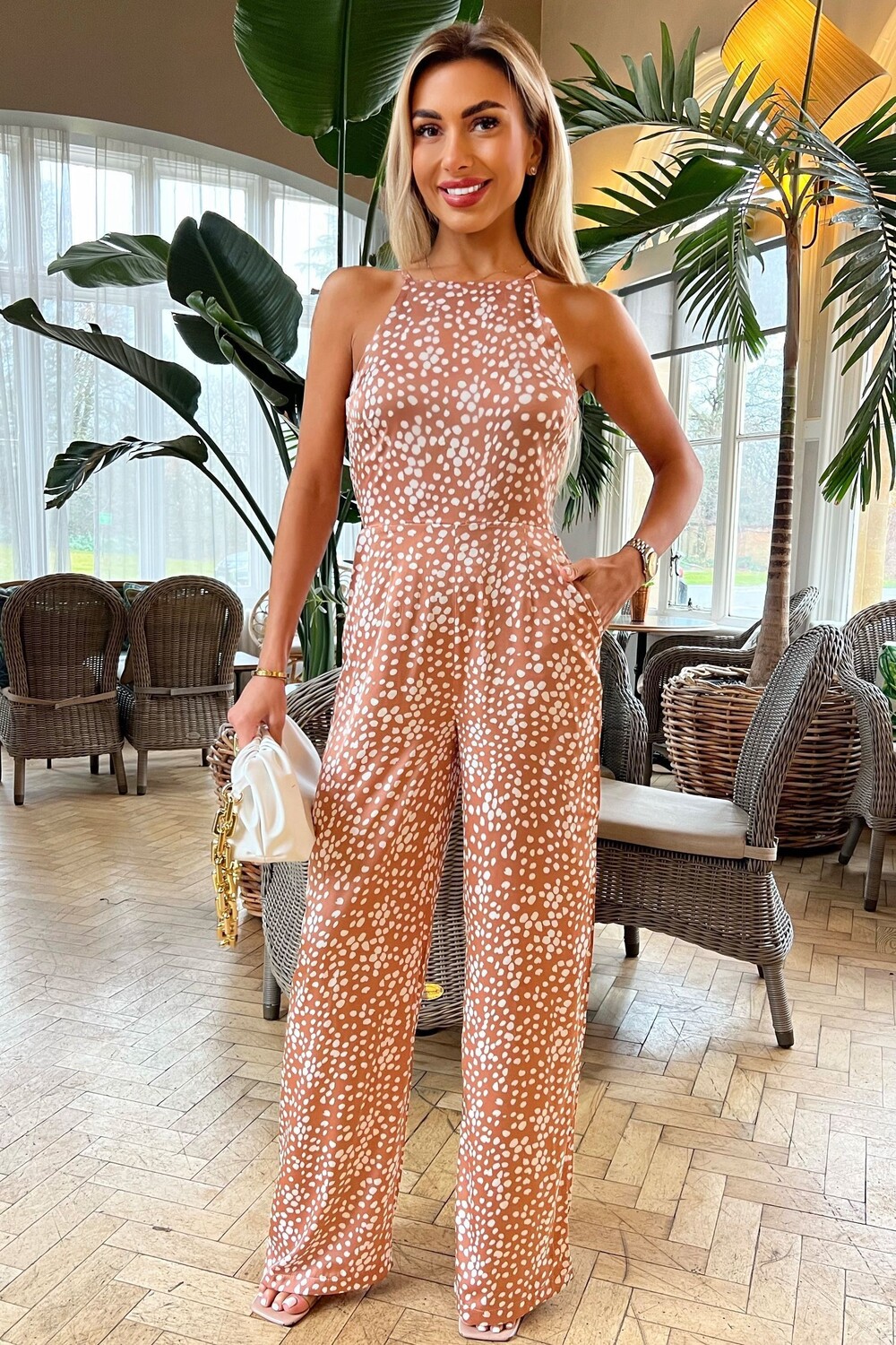 Коричневый комбинезон в горошек Ax Paris, коричневый
Коричневый комбинезон в горошек Ax Paris, коричневый