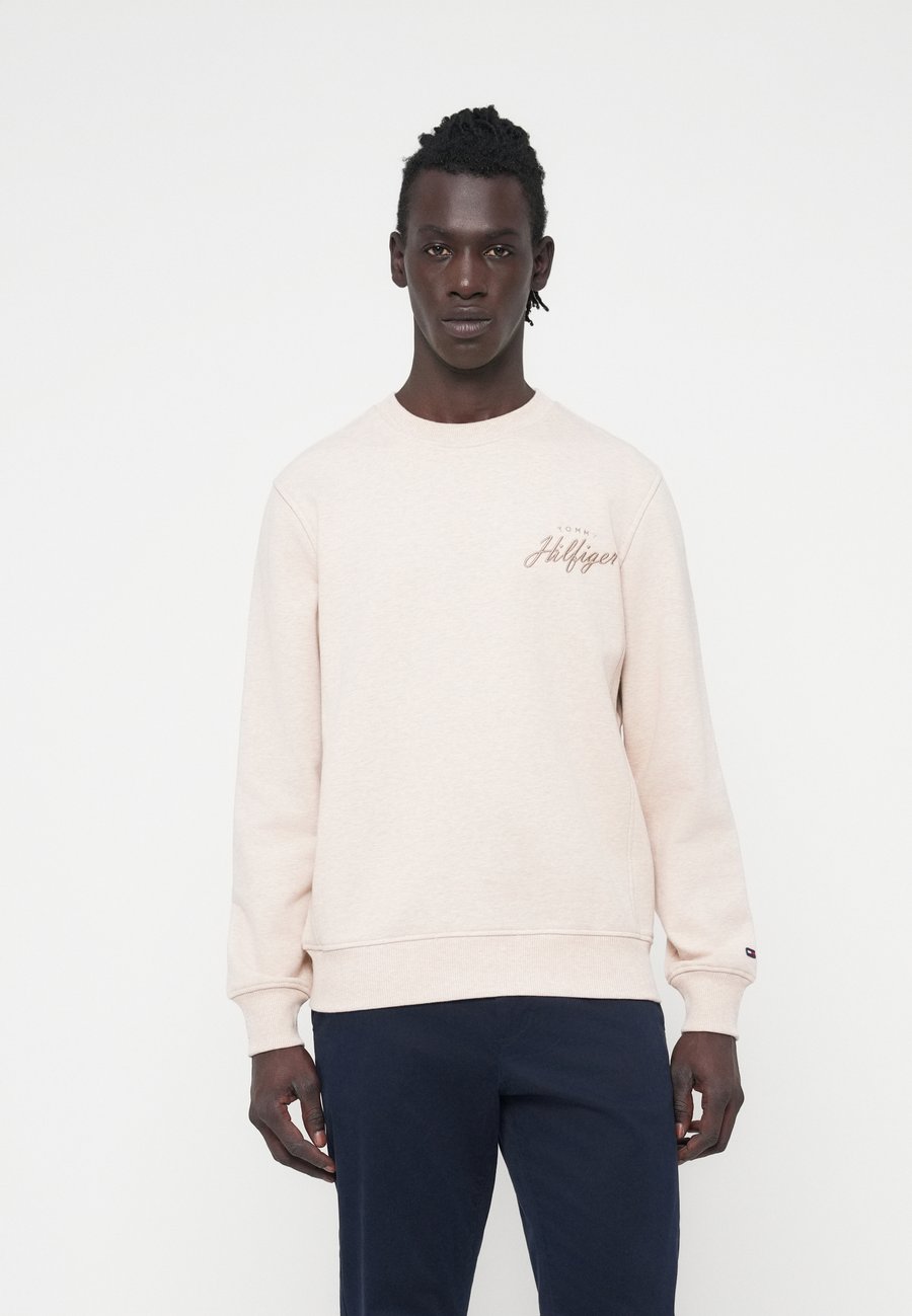 Толстовка Tommy Hilfiger MODERN ATHLEISURE, Heathered Oatmilk/Off-White
Толстовка Tommy Hilfiger MODERN ATHLEISURE, Heathered Oatmilk/Off-White