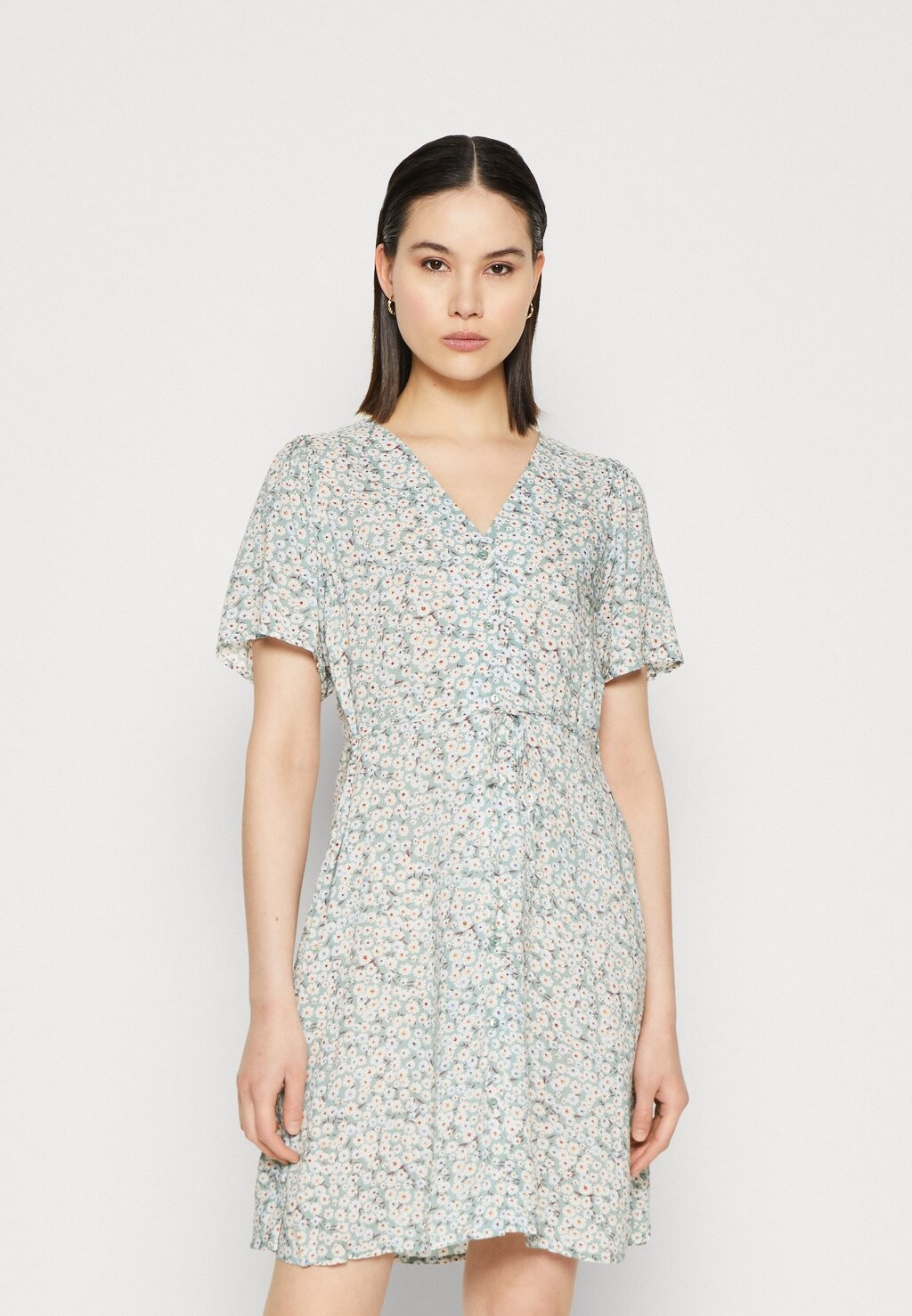 Летнее платье ONLY
Летнее платье ONLY