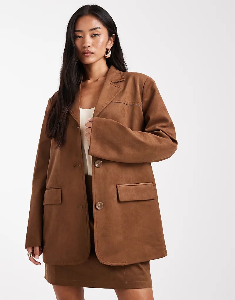 Блейзер Object Premium из искусственной замши цвета кэмел
Блейзер Object Premium из искусственной замши цвета кэмел