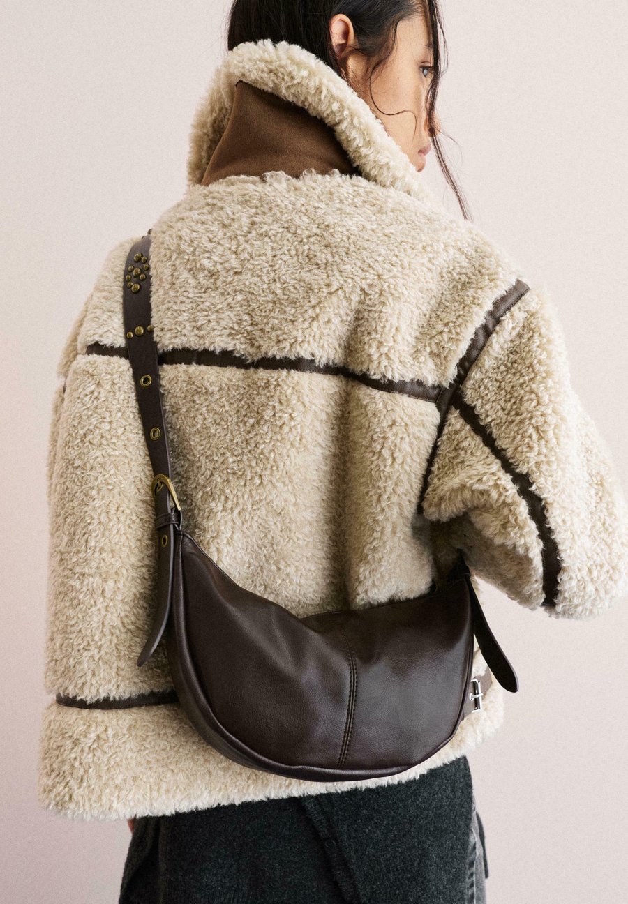 Сумка кросс-боди PULL&BEAR Cross body bag, Brown
Сумка кросс-боди PULL&BEAR Cross body bag, Brown