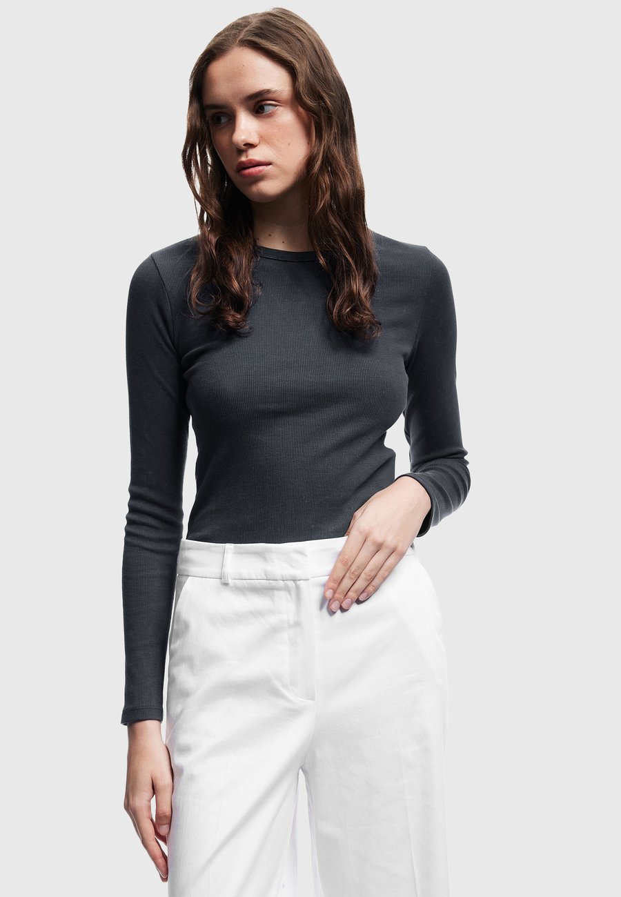 Топ Koton CREW NECK , Anthracite
Топ Koton CREW NECK , Anthracite