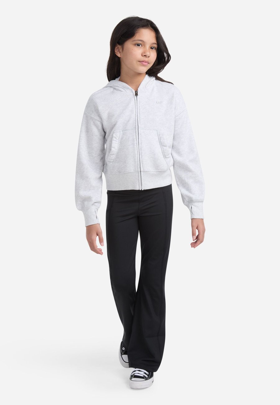 Худи Abercrombie & Fitch ESSENTIAL FULL ZIP HOODIE, Light Grey Heather/Light Grey
Худи Abercrombie & Fitch ESSENTIAL FULL ZIP HOODIE, Light Grey Heather/Light Grey