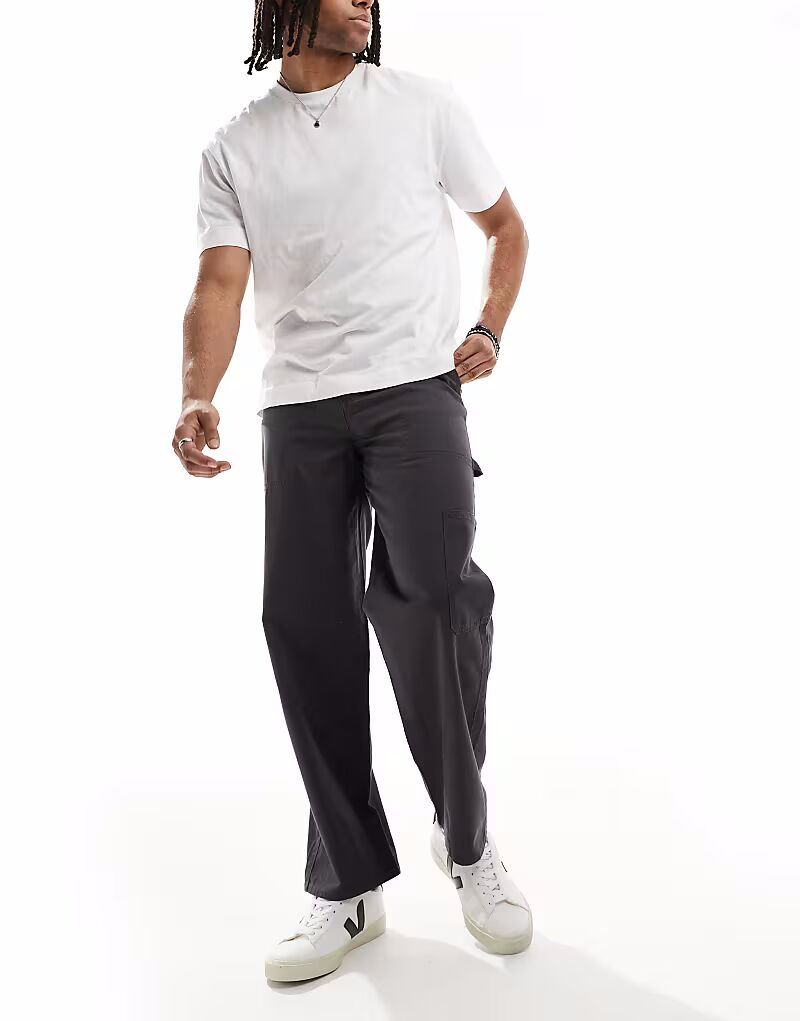 Свободные брюки-плотники New Look темно-серого цвета
Свободные брюки-плотники New Look темно-серого цвета