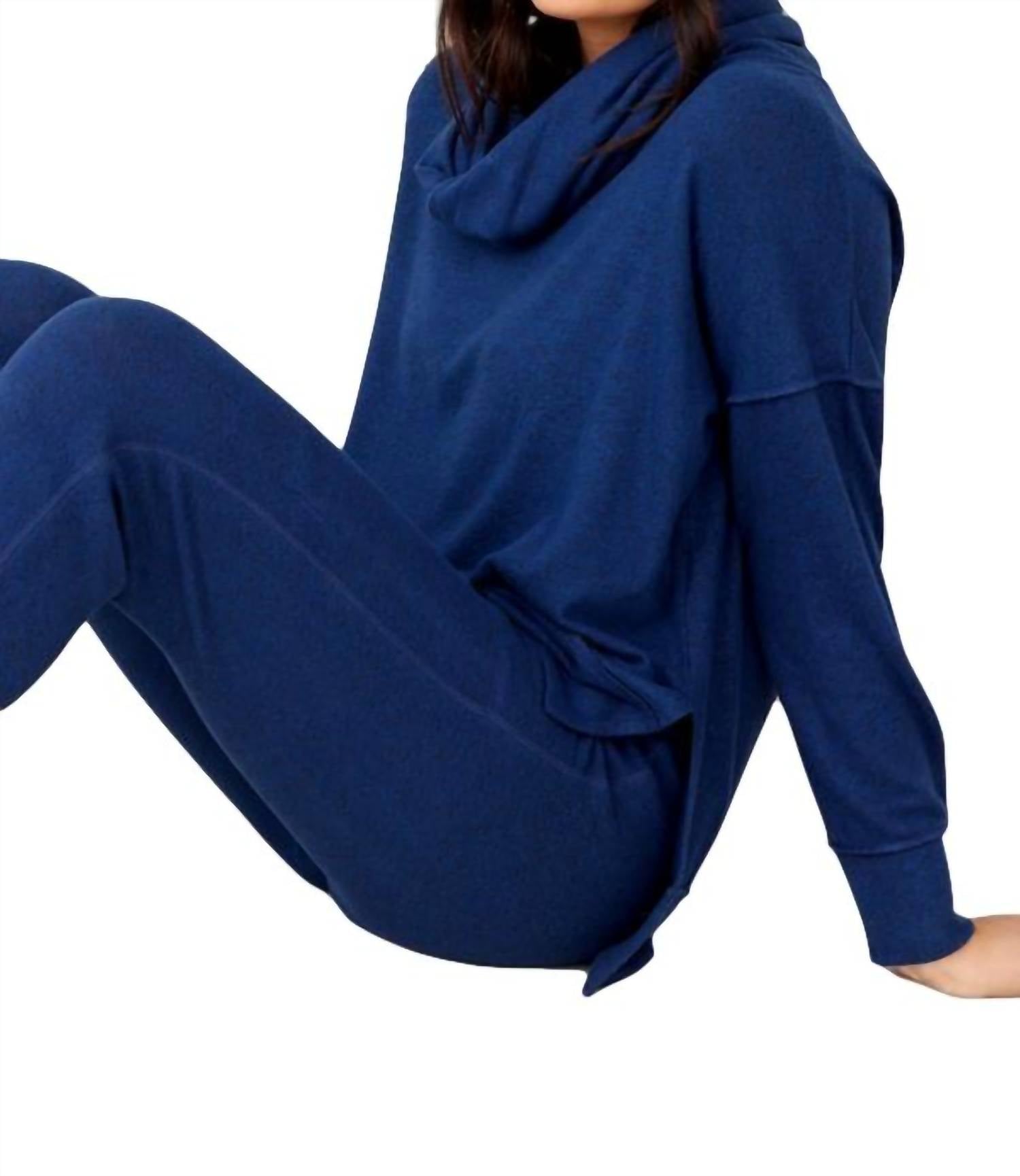 Пончо-капюшон в стиле кадет french kyss, цвет cadet
Пончо-капюшон в стиле кадет french kyss, цвет cadet